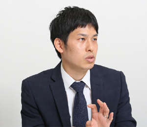 甲能 渉 氏