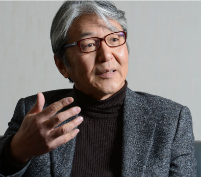薮中 三十二 氏